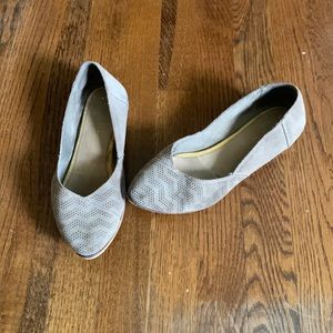 Tom’s toupee jetti flats